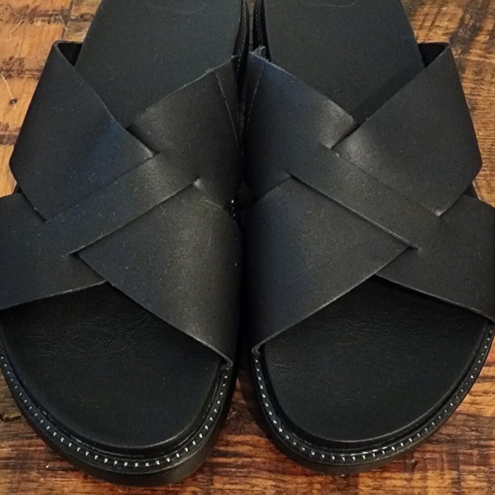 Sorel Roaming Crisscross Black Slide Sandals